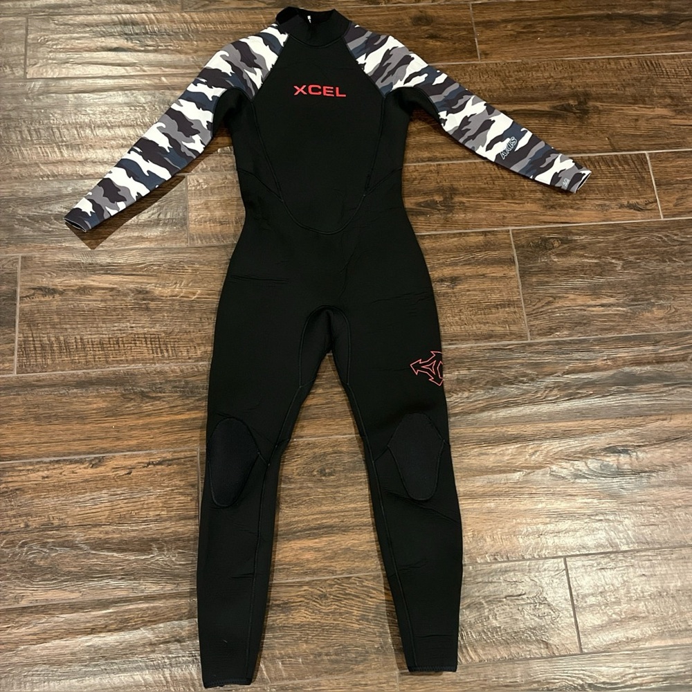 XCEL Youth 4/3 AXIS Back-Zip Full Wetsuit Size 14 Black/Snow Camouflage